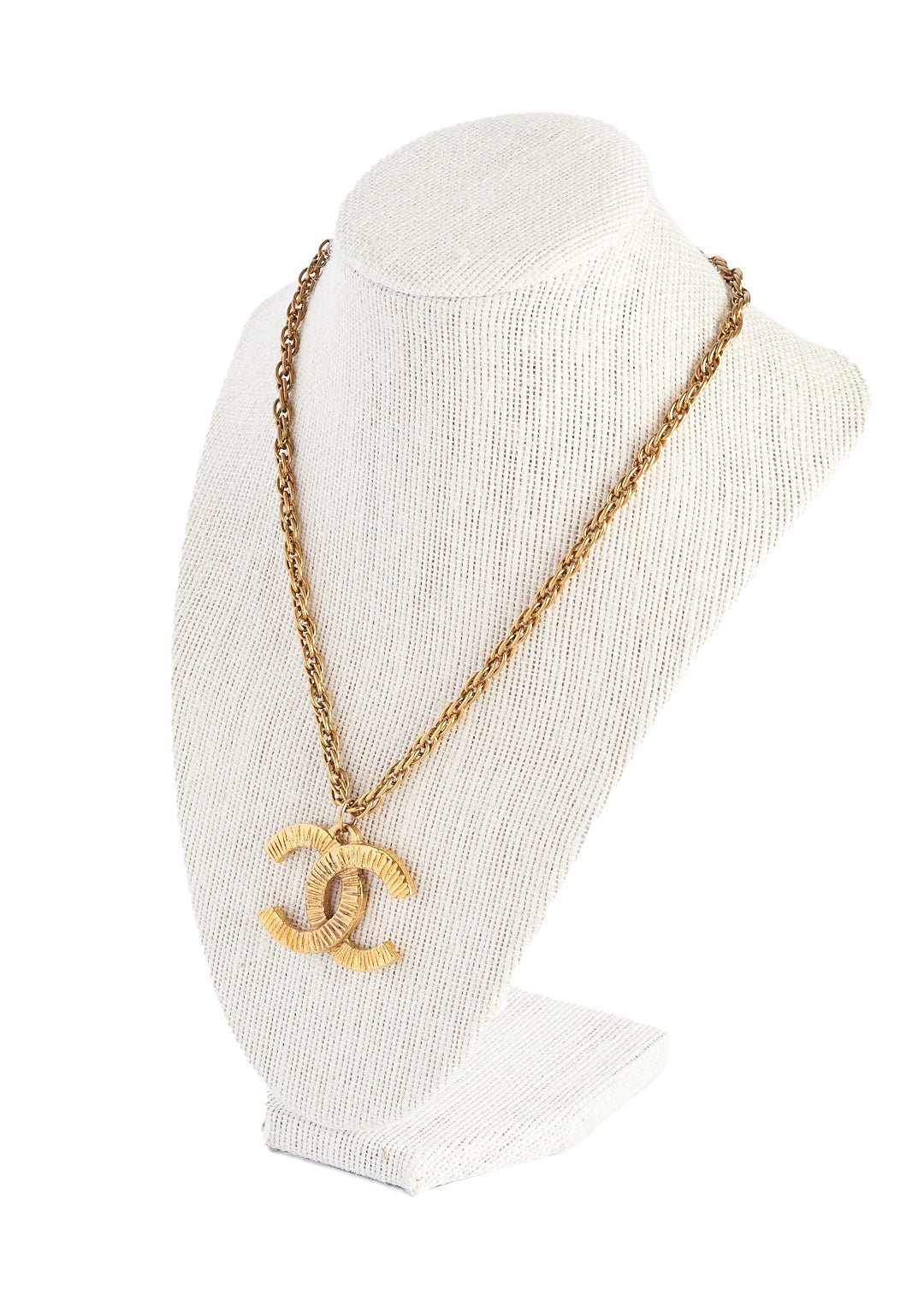 Gold Quilted 'CC' Necklace Large